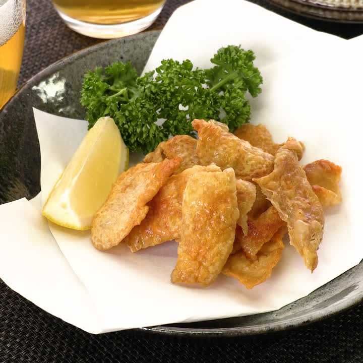 パリパリ 鶏皮せんべいのレシピ動画 作り方 Delish Kitchen