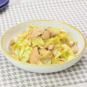 「豚ロース肉とキャベツのオイスター炒め」のレシピ動画