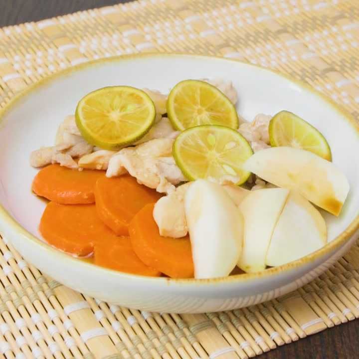 鶏もも肉と野菜のすだち蒸し