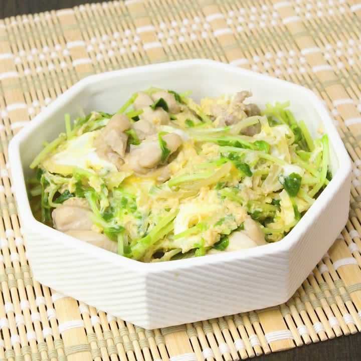 鶏もも肉と豆苗の卵とじ