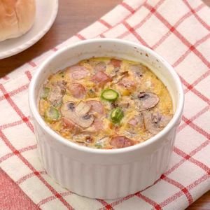 アスパラとソーセージのココット焼き