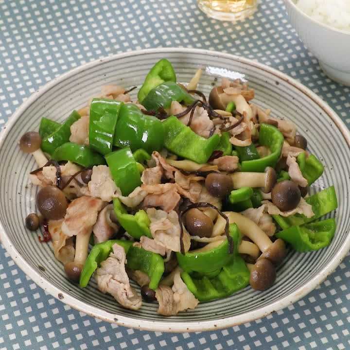豚バラとピーマンの塩昆布炒め