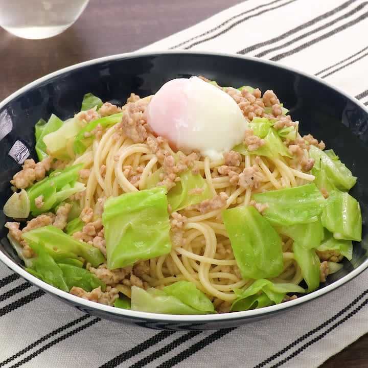 キャベツと鶏ひき肉のパスタ