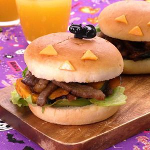 「ハロウィンバーガー」のレシピ動画