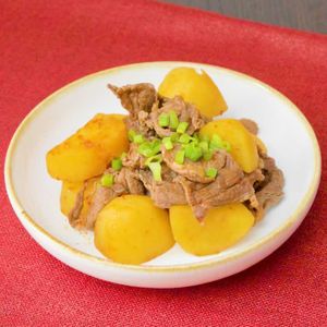 牛肉とじゃがいものピリ辛煮