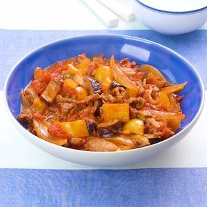 「牛肉と玉ねぎのトマト煮」のレシピ動画