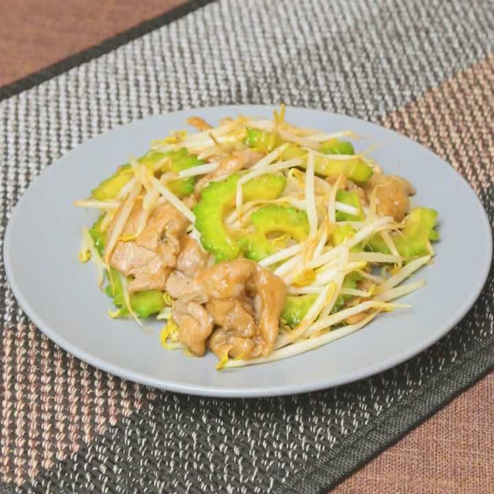 もやしとゴーヤーの豚肉炒め