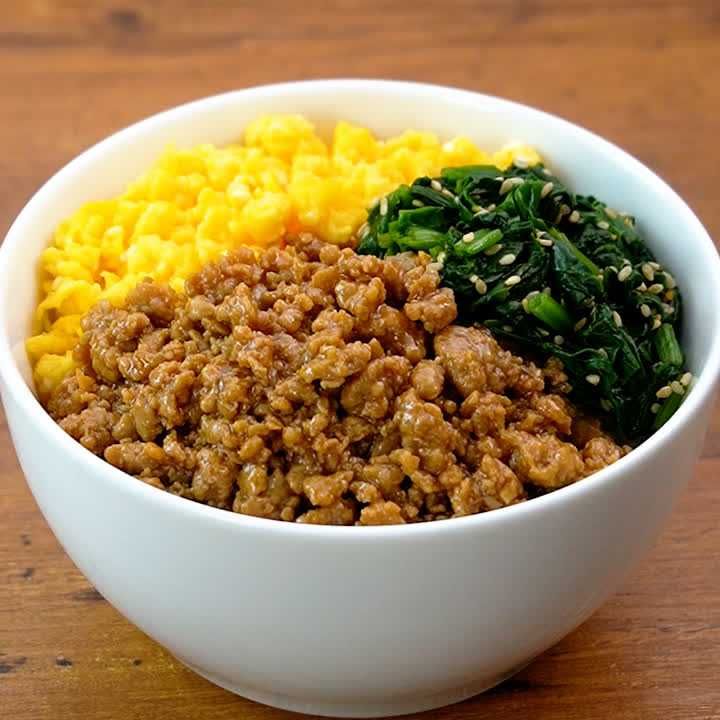 Recipe 三色そぼろ丼のレシピ動画・作り方【全レシピ管理栄養士監修】 | DELISH KITCHEN