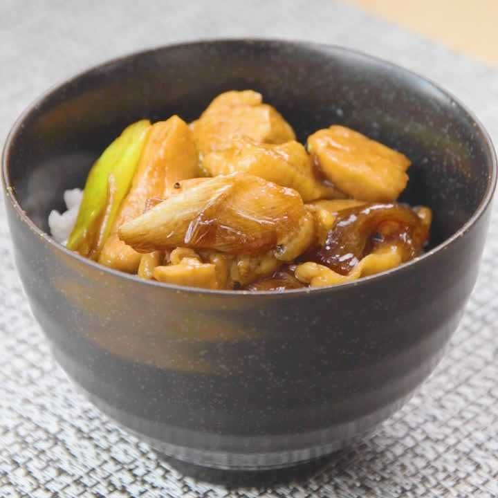 鶏むね肉とねぎの照り焼き丼