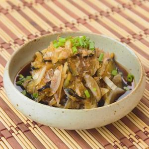 「玉ねぎとなすのおかかポン酢あえ」のレシピ動画