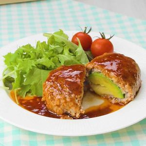 「アボカドチーズインハンバーグ」のレシピ動画