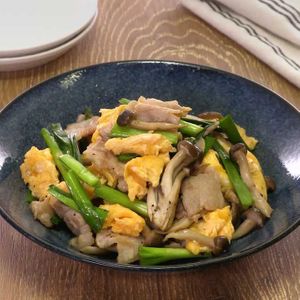 豚バラとニラの卵炒め
