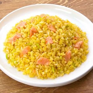 「ほぐし鮭の簡単チャーハン」のレシピ動画
