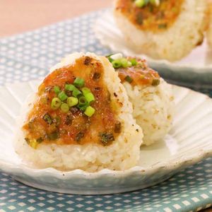 「梅のねぎ味噌焼きおにぎり」のレシピ動画