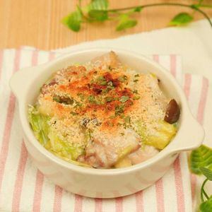 「キャベツたっぷりマカロニグラタン」のレシピ動画