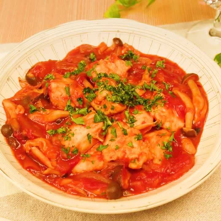 きのこの旨味たっぷり 鶏胸肉ときのこのピリ辛トマト煮のレシピ動画 作り方 Delish Kitchen