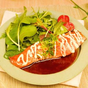 「鮭のマヨ照り焼き」のレシピ動画