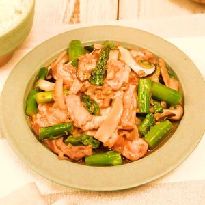 「アスパラガスと豚肉の中華炒め」のレシピ動画