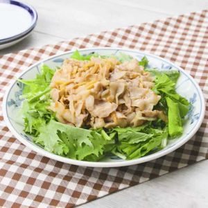 「豚バラ肉の梅肉炒め」のレシピ動画