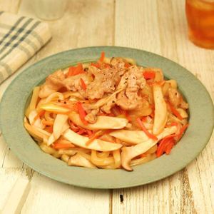 「豚こま切れ肉で中華風焼うどん」のレシピ動画