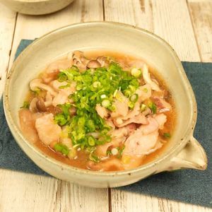 「豚バラときのこのおろし煮」のレシピ動画