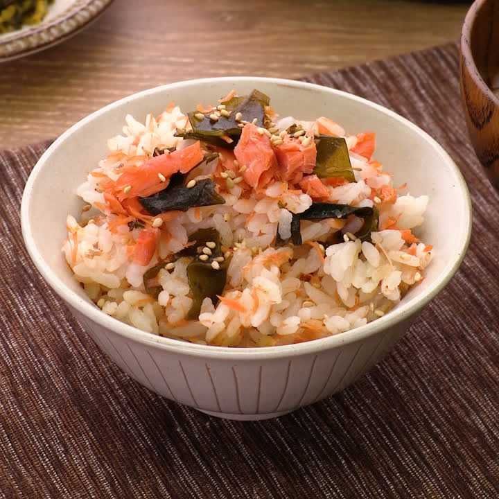塩鮭のわかめごはん