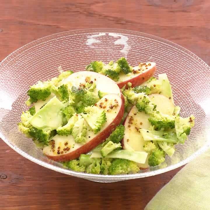 ブロッコリーとりんごのサラダ