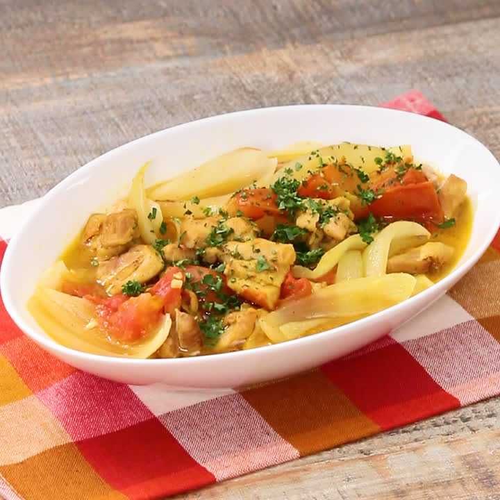 玉ねぎと鶏もも肉のカレートマト煮