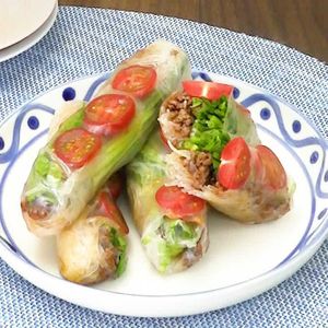 せりと肉そぼろの生春巻き
