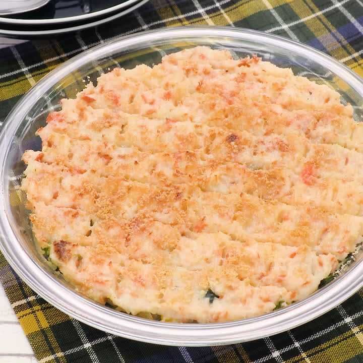 ホワイトソース不要 鮭フレークのマッシュポテトグラタンのレシピ動画 作り方 Delish Kitchen