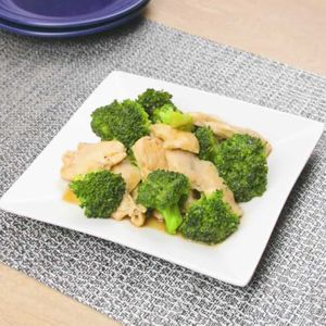 「鶏むね肉とブロッコリーの中華炒め」のレシピ動画