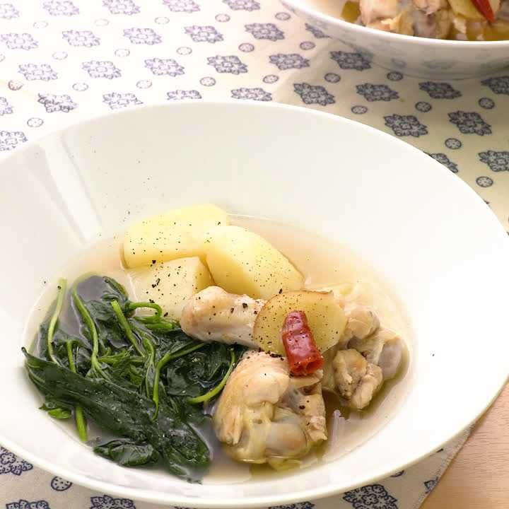 モロヘイヤと鶏肉のジンジャースープ
