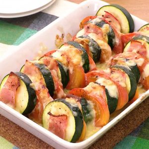 「ズッキーニとトマトの重ねチーズ焼き」のレシピ動画