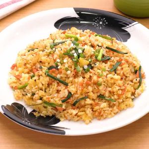 「鮭フレークチャーハン」のレシピ動画