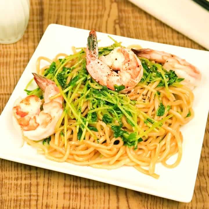 豆苗とえびのしょうゆ焼きそば