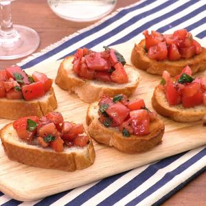 「トマトのブルスケッタ」のレシピ動画