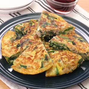 「豚ひき肉とにらの厚焼き卵」のレシピ動画