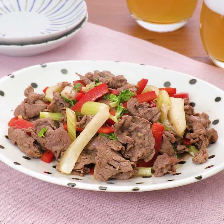 食欲そそる味わい！ 牛肉とセロリのにんにく炒めのレシピ動画・作り方
