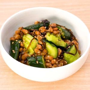 「納豆ときゅうりの塩昆布あえ」のレシピ動画