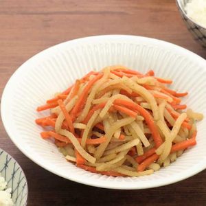 「大根とにんじんのごま炒め」のレシピ動画