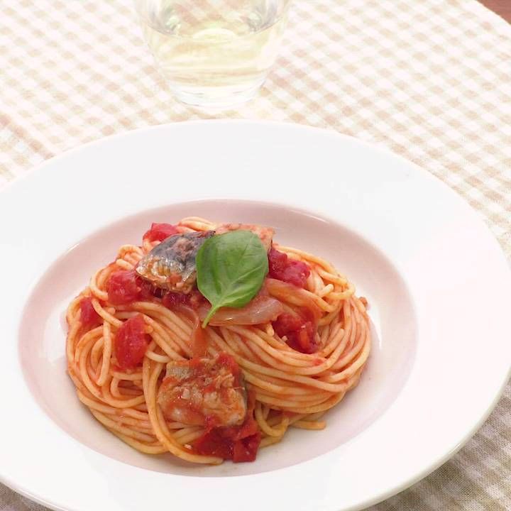 いわしと玉ねぎのトマトソースパスタ