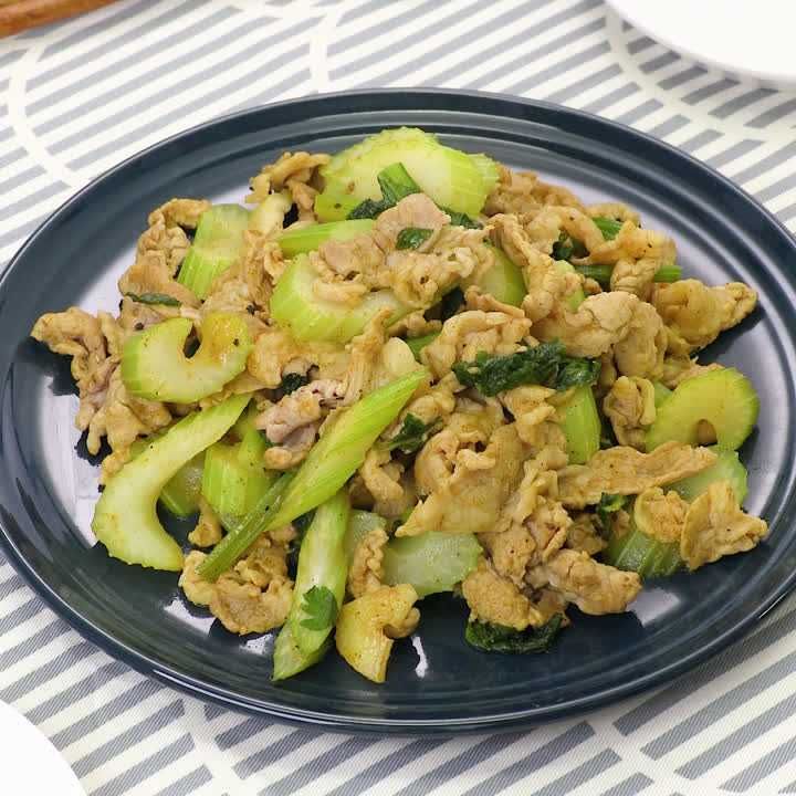 豚こまとセロリのカレー炒め