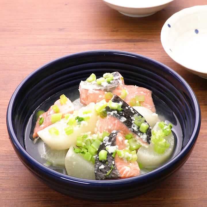 うまみが凝縮 鮭と大根の塩麹煮のレシピ動画 作り方 Delish Kitchen