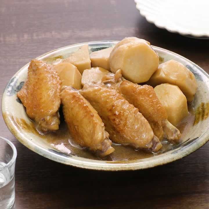里芋と手羽先の煮物