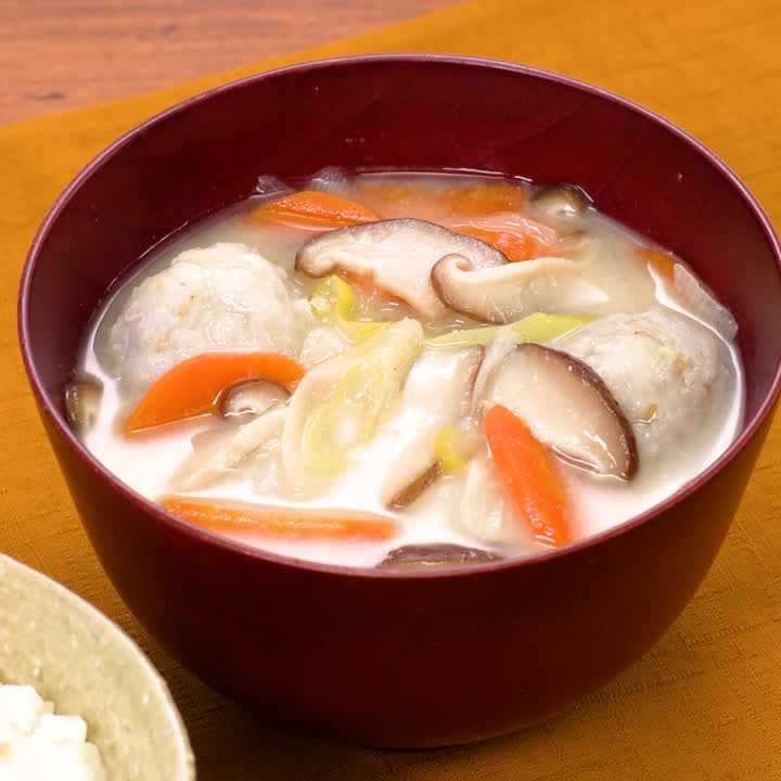 里芋団子の白味噌汁
