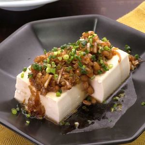 「豆腐と納豆の香味ソースがけ」のレシピ動画