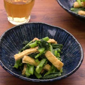 「小松菜と油揚げの胡麻酢あえ」のレシピ動画
