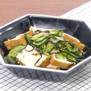 「厚揚げときゅうりの塩昆布あえ」のレシピ動画