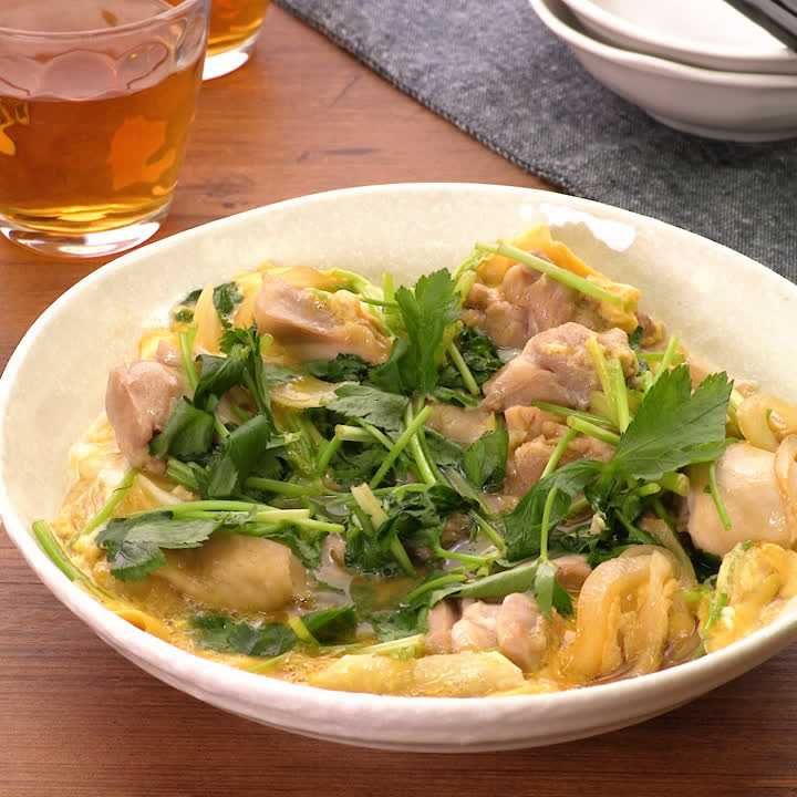 鶏もも肉の三つ葉の親子煮