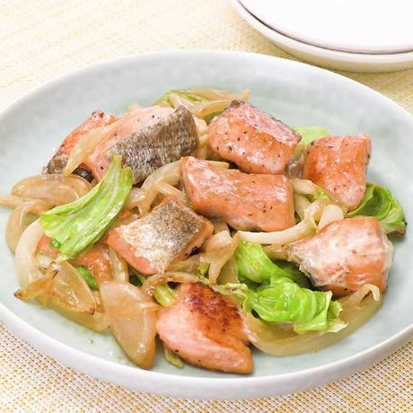 ごはんが進む 鮭とキャベツのめんつゆマヨ炒めのレシピ動画 作り方 Delish Kitchen